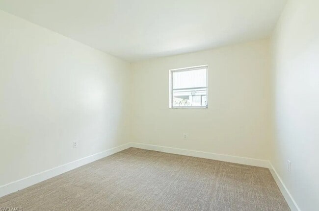 Building Photo - 2700 Shoreview Dr