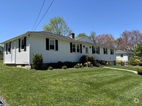 Building Photo - 27 Evergreen Ave