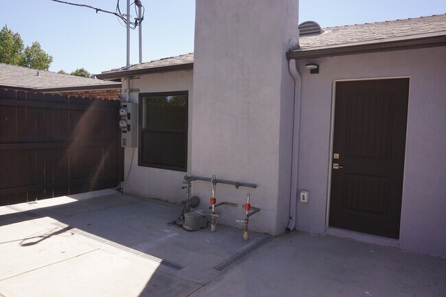 Building Photo - 7541 Enfield Ave