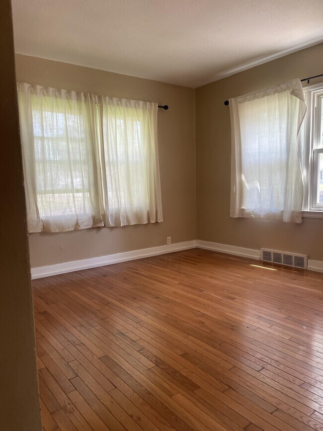 810 E Wilson Ave, Peoria Heights, IL 61616 House Rental in Peoria