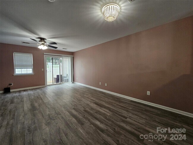 Building Photo - 1545 Maypine Commons Way