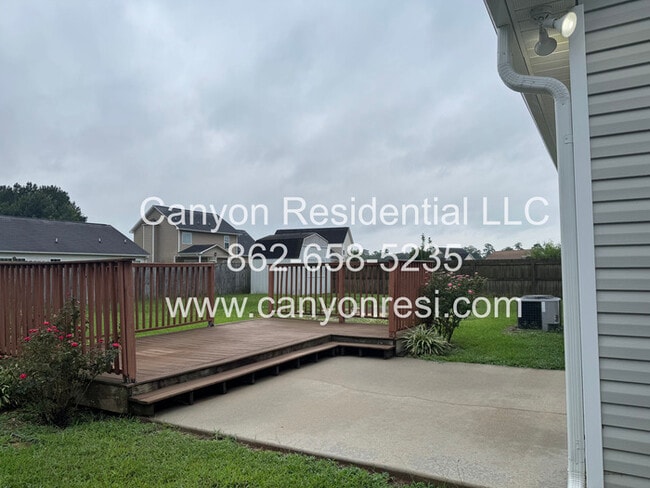 Building Photo - 567 Broad Dr