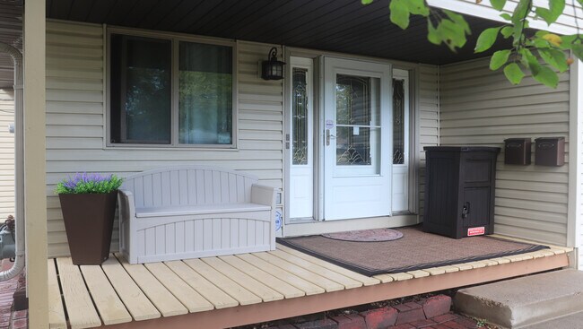 Front Entry - 6380 7th St NE