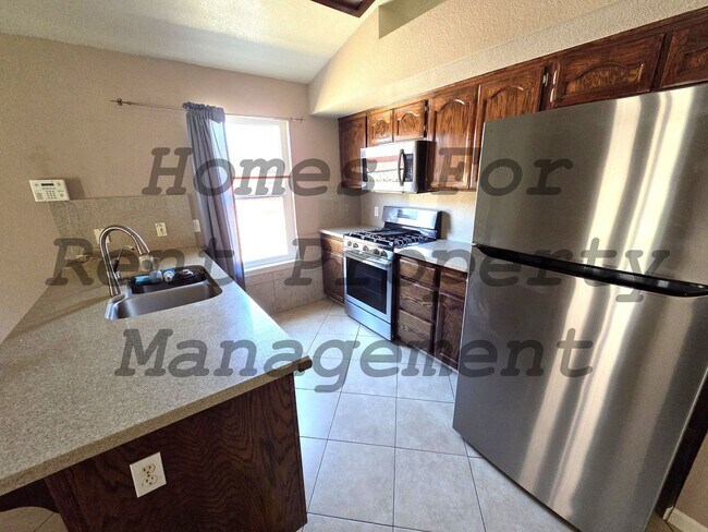 Building Photo - 541 Willow St
