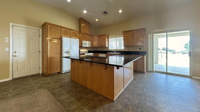 Foto del edificio - 3 Bedroom 2 Bath Home Located on Large Lot in Cherry Valley!