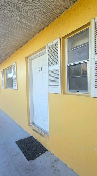 Building Photo - 1505 Crescent Cir