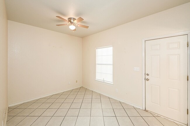 Building Photo - 1000 Ranchway Dr