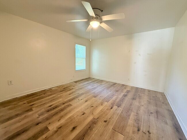 Foto del edificio - 208 Moss St