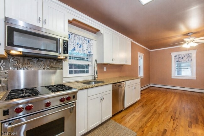 Foto del edificio - 154 Roseland Ave