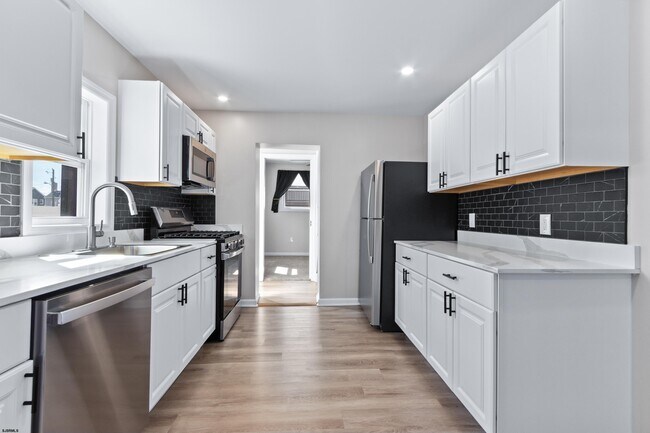 Building Photo - 203 E Plaza Pl
