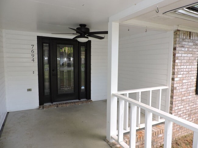 Building Photo - Convenient westside location!