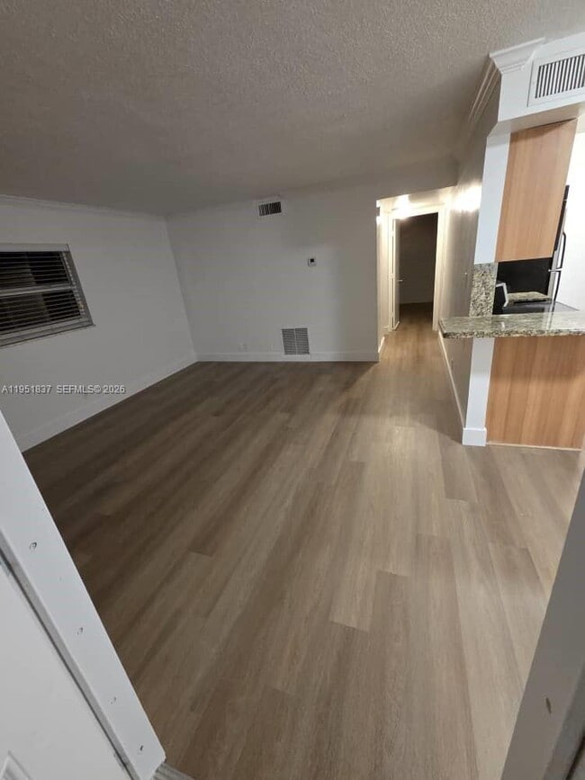 Foto del edificio - 1125 NE 16th Pl