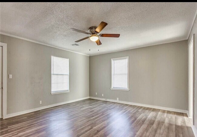 Photo - 3706 N Rockwell Ave House