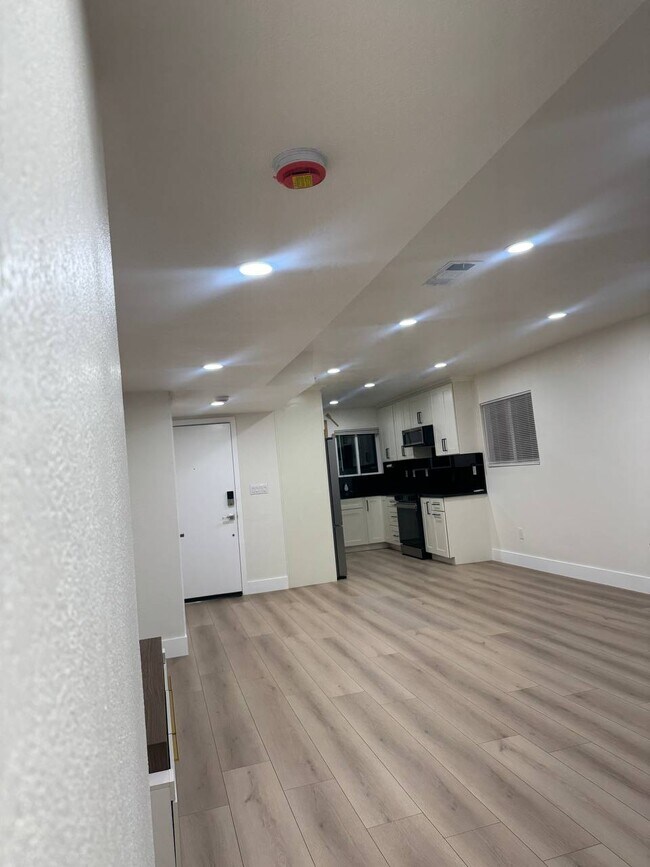 33 N. River Rd desde el oeste - 2714 Jones Rd