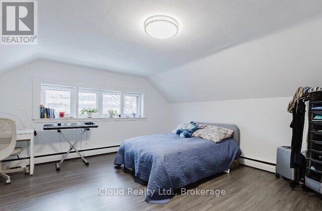 Photo du bâtiment - 2177 Lakeshore Rd.