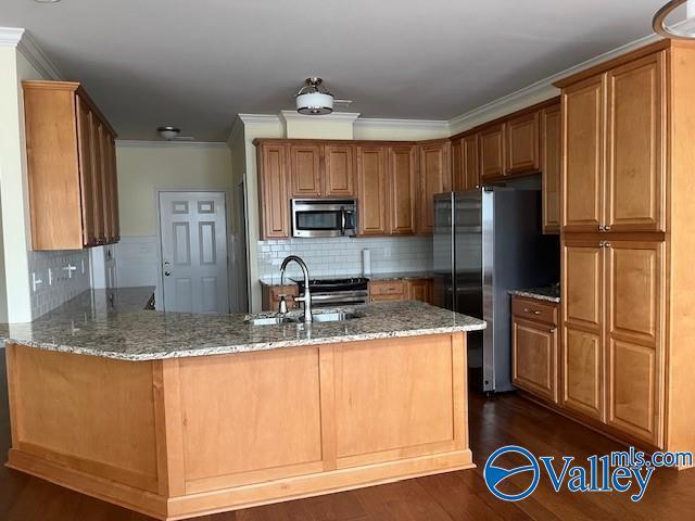 Foto del edificio - 410 Creekwater Cir