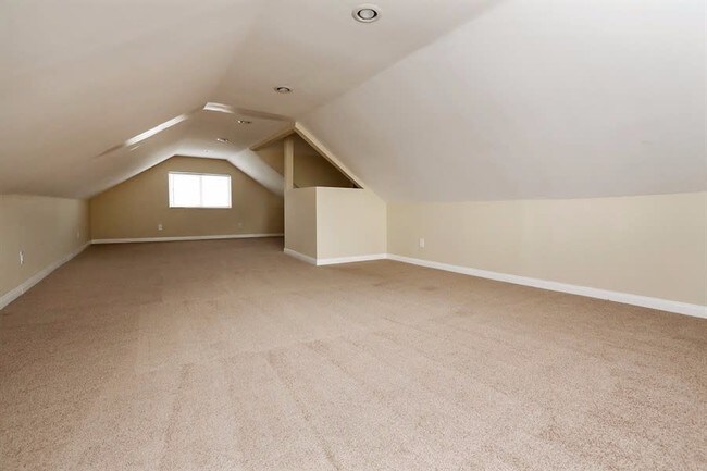 Building Photo - 3886 La Salle Ave