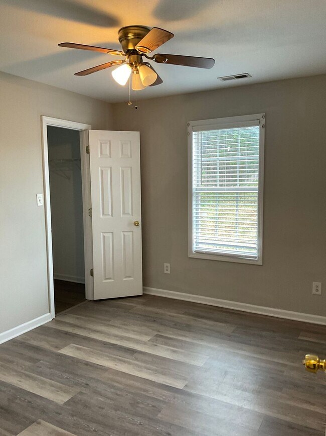 Building Photo - Coming Soon!! Charming and Updated Rental Home in Mt. Holly!