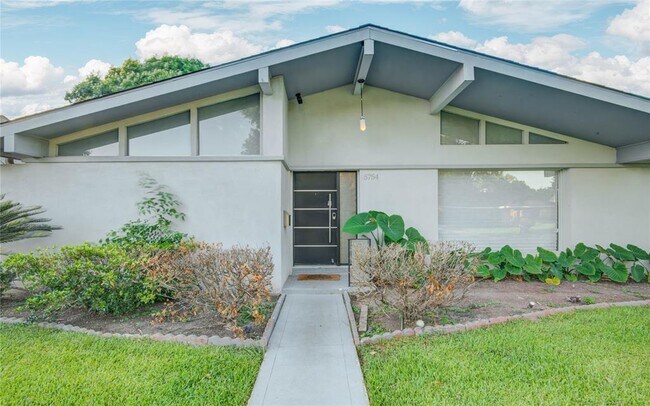 Foto del edificio - 5754 Wigton Dr
