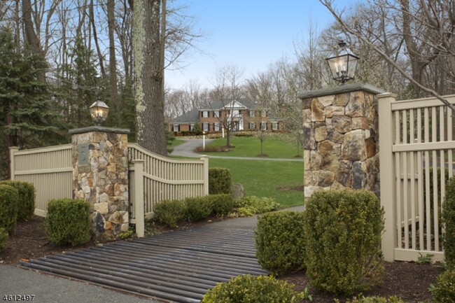Building Photo - 5 Amalia Ct