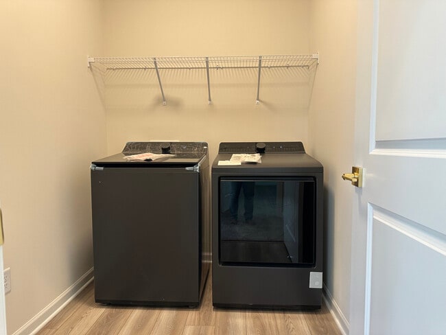 Building Photo - 1242 Fairstone Dr