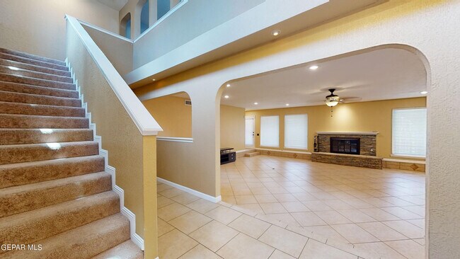 Foto del edificio - 801 Claravista Ln