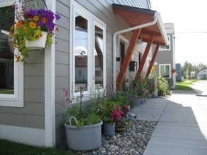 Building Photo - 350 S Santa Claus Ln