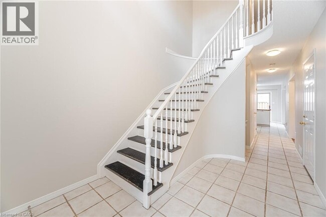 Photo du bâtiment - 1283 Blanshard Dr