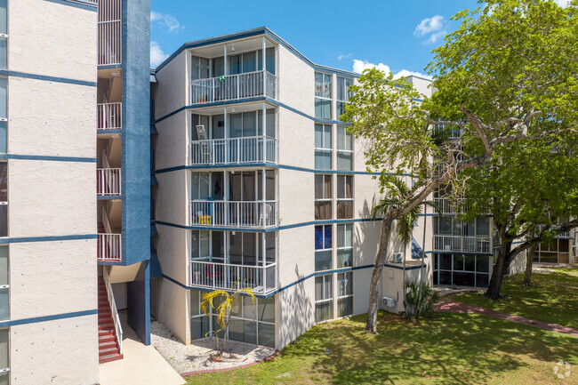 Foto del edificio - Las Brisas at Country Club of Miami