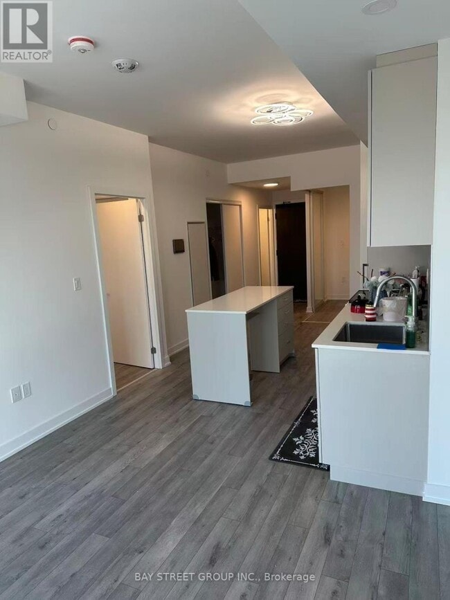 Building Photo - 1005 Dundas St E