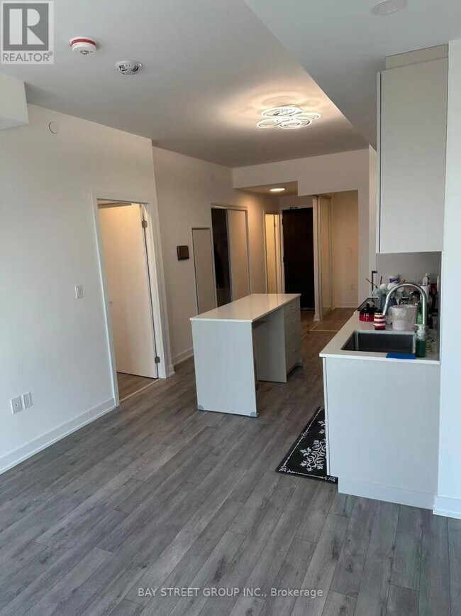 Photo du bâtiment - 1005 Dundas St E