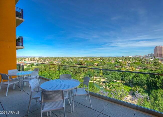 Foto del edificio - Luxury 1 Bed Condo in the Heart of Downtown Phoenix -- COMING SOON