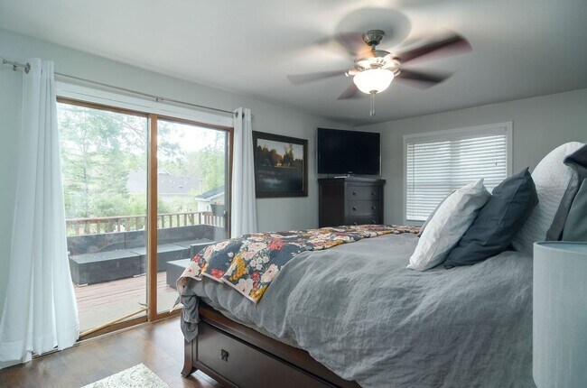 Building Photo - Nice Updated 3br/3ba In Wayzata (1 car garage)