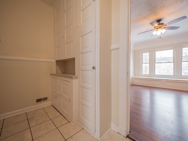 Building Photo - 14821 Clifton Blvd