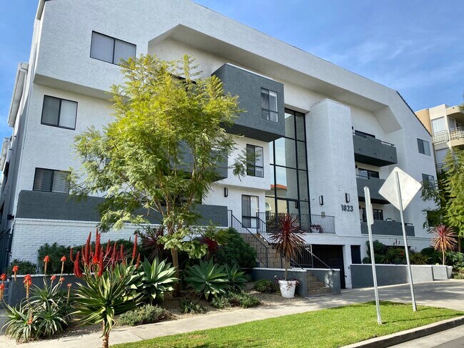Foto del edificio - 1823 Holmby Ave