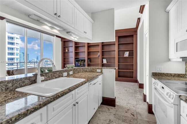 Foto del edificio - 808 Brickell Key Dr