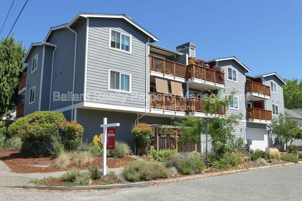 Primary Photo - 7000 Cleopatra Pl NW