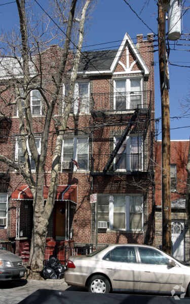Primary Photo - 1061 67th St
