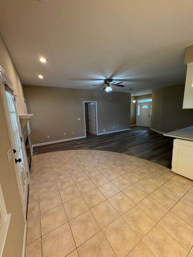 Foto del edificio - Available July!