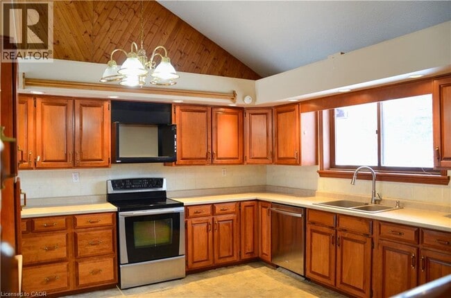 Building Photo - 1045 Tremaine Ave S