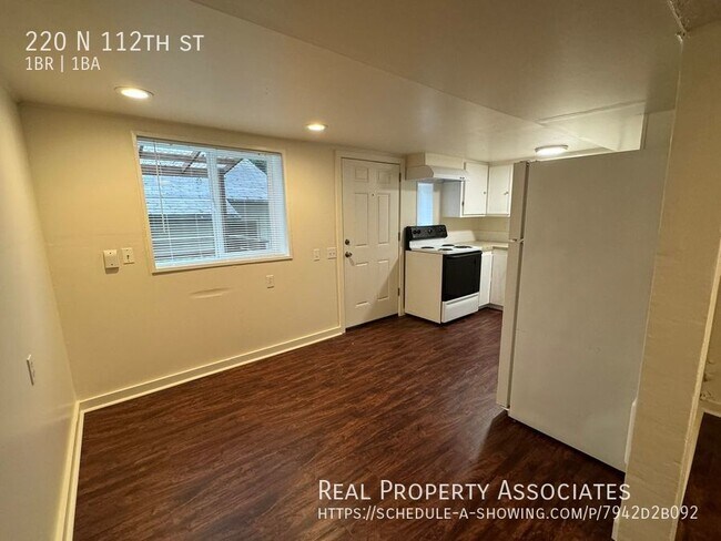 Building Photo - Broadview Apartment