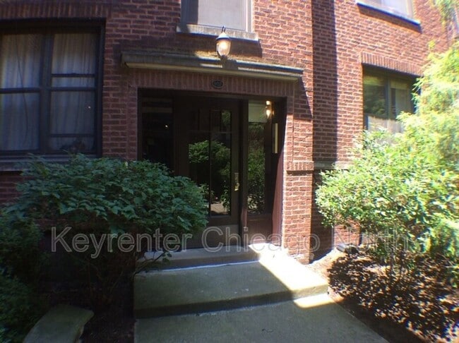 Photo - 907 W Cornelia Ave Apt 3N