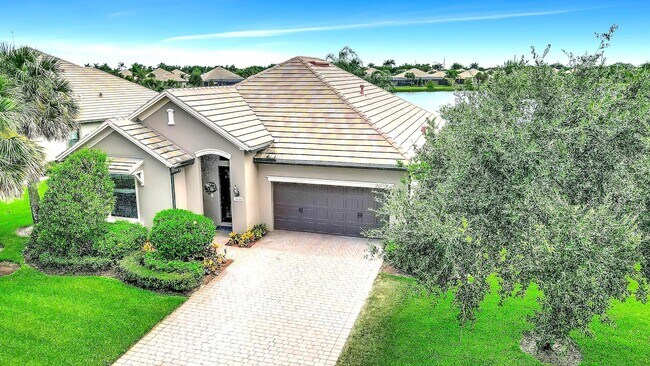 Building Photo - 3600 Siena Cir