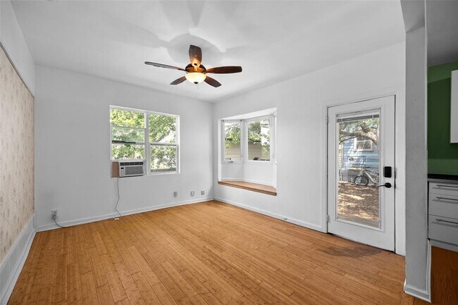Foto del edificio - 2409 E 9th St