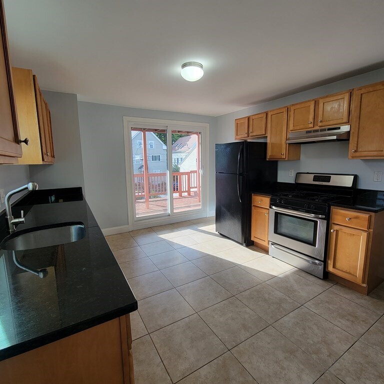 13 Sherman St Unit 2nd Fl, Peabody, MA 01960 Room for Rent in Peabody