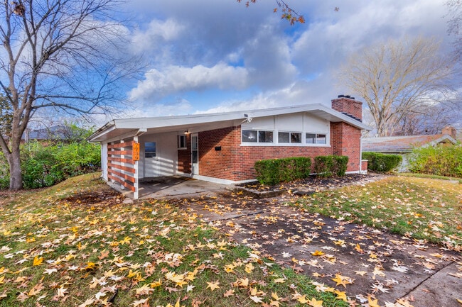 Foto del edificio - 7739 Peach Tree Ln