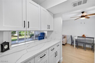 Building Photo - 330 Tudor Dr