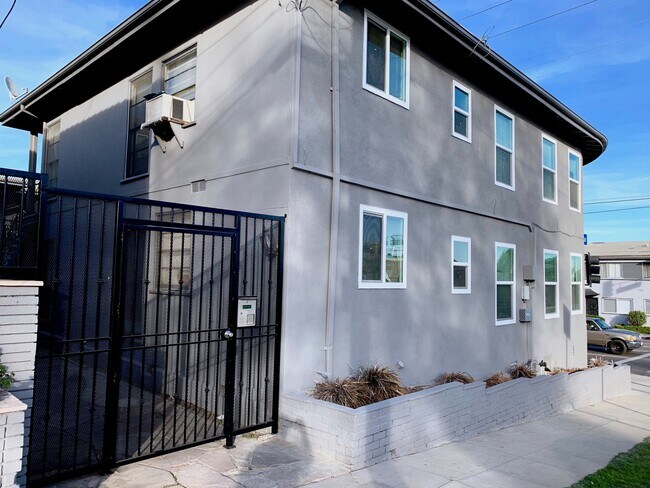 Building Photo - 9001 Monte Mar Dr