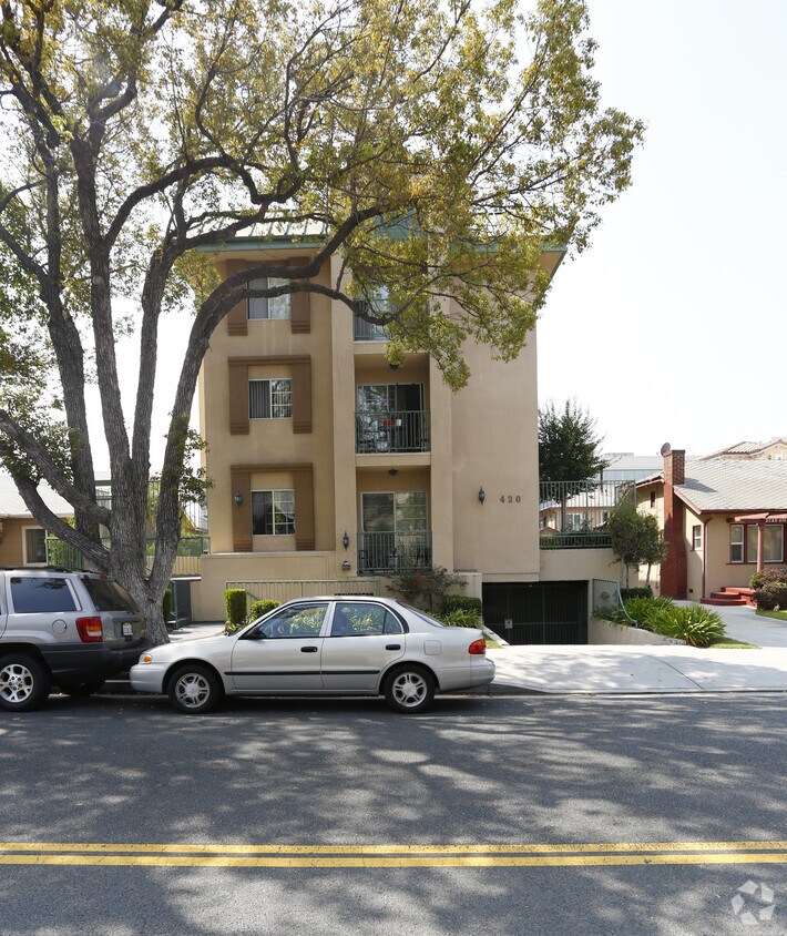 Building Photo - 420 W Wilson Ave