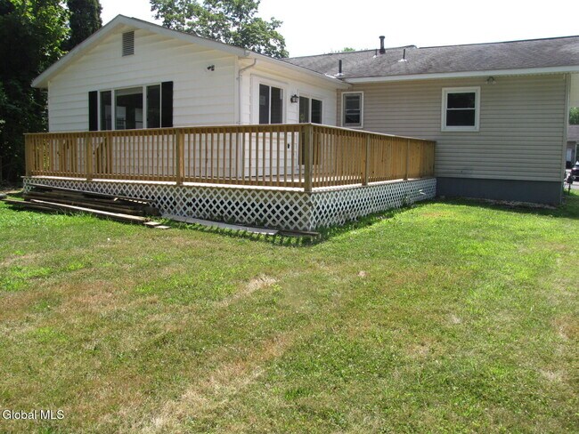 Foto del edificio - 10 Flicker Dr